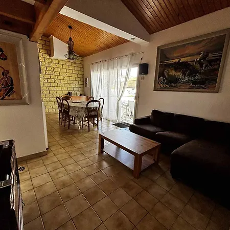 Maison Calme A La Terriere, Proche Et Commerces - Fr-1-194-335